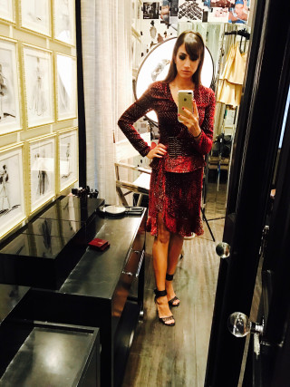 Woman mirror cellphone room pictures - private press free wallpaper