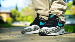 Person shoes sidewalk pants standing - a sidewalk free wallpaper