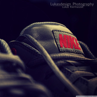 Nike sneakers red patch side - free retro wallpaper