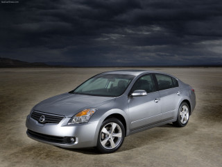 Silver car desert dark sky - a silver car free wallpaper