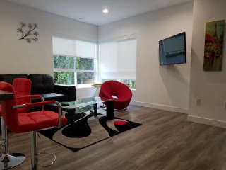 Living room tv red chair - modernism free wallpaper