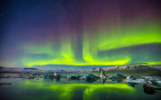 Green purple aurora lake mountains - arie smit free wallpaper