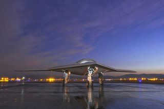 Military plane airport tarmac night - a large military plane free wallpaper