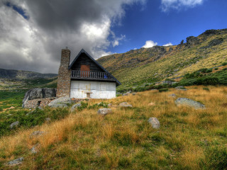 House hill cloudy sky mountain 2 - alen divi free wallpaper