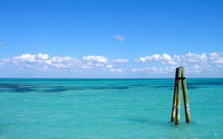 Wooden pole ocean sky clouds - widescreen free wallpaper