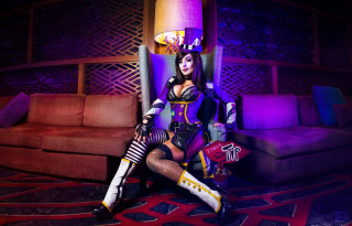 Woman costume chair room couch - cosplay free wallpaper