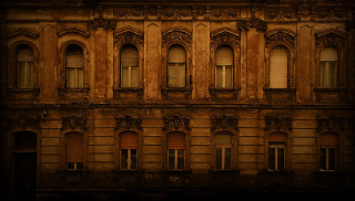 Building windows clock front side - the side of the building free wallpaper