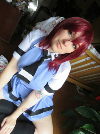 Woman red hair sitting bed - new free wallpaper