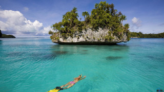Swimming ocean island rock formation - beautiful scenery free wallpaper for desktop