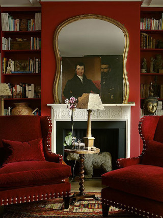 Living room red couch chair - rich deep color free wallpaper