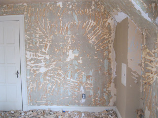 Room door peeling paint wall - paint free wallpaper