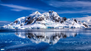 Snowy mountain lake blue sky - snow and ice free wallpaper