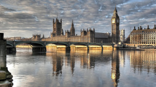 Bridge river castle cloudy sky 4 - christopher wren free wallpaper