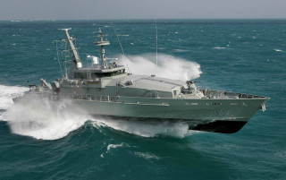 Large boat ocean water waves - a large boat in the middle of the ocean free wallpaper