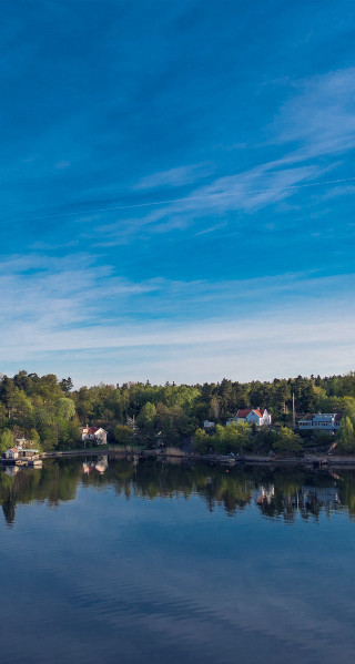 Lake boat house trees background - a house free wallpaper