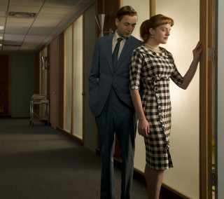 Man woman hallway standing next - a man and a woman free wallpaper