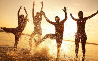 Jumping people sunset beach ocean - summer free wallpaper