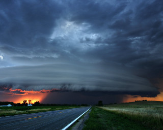 Storm clouds sunset rural road - a house in the distance free wallpaper