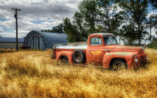 Old red truck field barn 2 - old free wallpaper