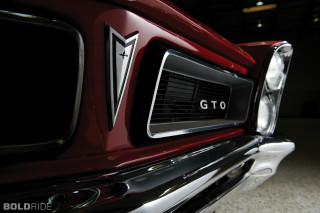 Red car front closeup gto - doug ohlson free wallpaper