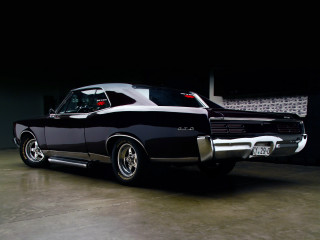 Black white car garage wall - a wall free wallpaper