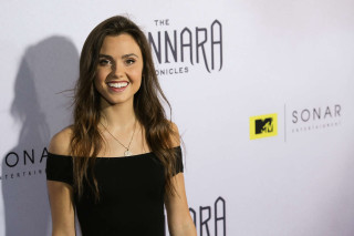 Woman smiling black dress white - anne ryan free wallpaper