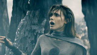 Woman hoodie cellphone surprised look - weta digital free wallpaper