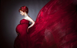 Pregnant woman red dress red - her body free wallpaper for desktop