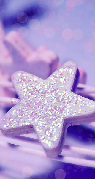 Star shaped cookie toothbrush holder - a blurry background free wallpaper