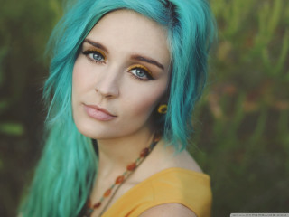Woman blue hair necklace accessory - her neck and a necklace free wallpaper