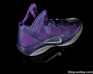 Purple shoe black background white - the bottom of the shoe free wallpaper
