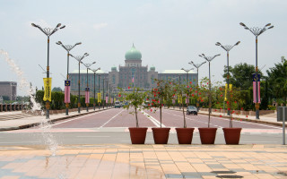 City street fountain green dome - a green dome free wallpaper