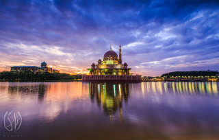 Sunset building water reflection sky - a reflection of the sky free wallpaper