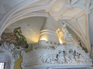White statue painting mirror window - the wall behind free wallpaper