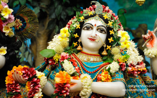 Woman statue flowers hair garland - a statue of a woman free wallpaper