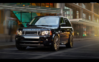 Black range rover night driving - the street in front free wallpaper