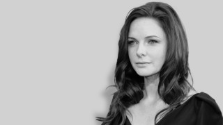 Woman longhair blackdress portrait blackwhite - fine art free wallpaper