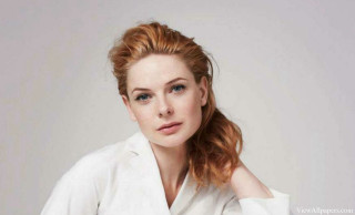 Redhair woman white shirt handships - white background free wallpaper