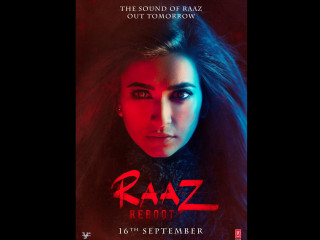 Raz red hot poster woman - a womans face free wallpaper