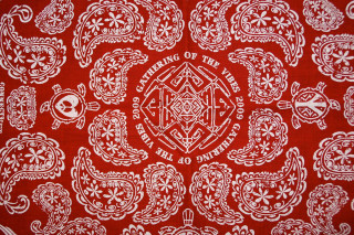 Red white bandana design top - a white design free wallpaper