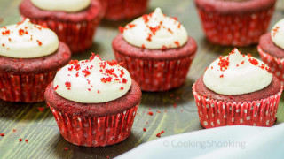 Red velvet cupcakes white frosting - white frosting free wallpaper