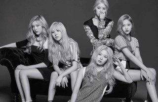 Women couch black white photo - the couch free wallpaper