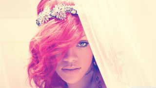 Red hair veil smiling tiara - a tiara free wallpaper