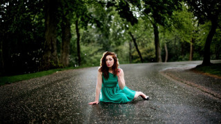 Woman sitting road rain green - arabella rankin free wallpaper