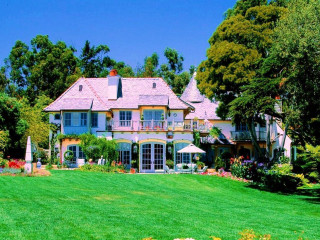 Large house lawn flowers front - kinkade free wallpaper