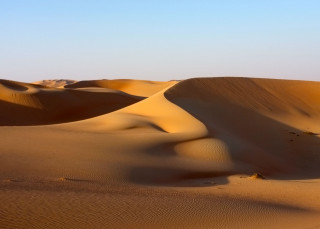 Desert sand dunes blue sky 7 - a few sand free wallpaper