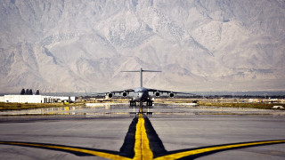 Airplane runway mountains yellow line - the tarmac free wallpaper