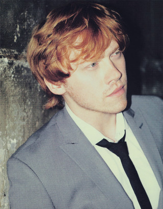 Man suit tie serious wall - ed benedict free wallpaper