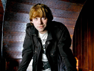Young man bench wood paneling - a wooden wall behind free wallpaper