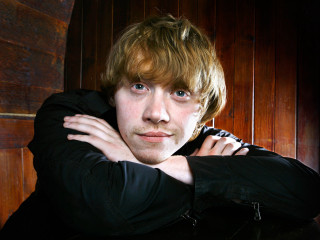 Blonde man crossed arms rayonism - free portrait wallpaper